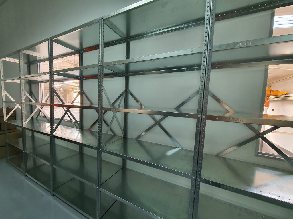 Adjustable shelving system