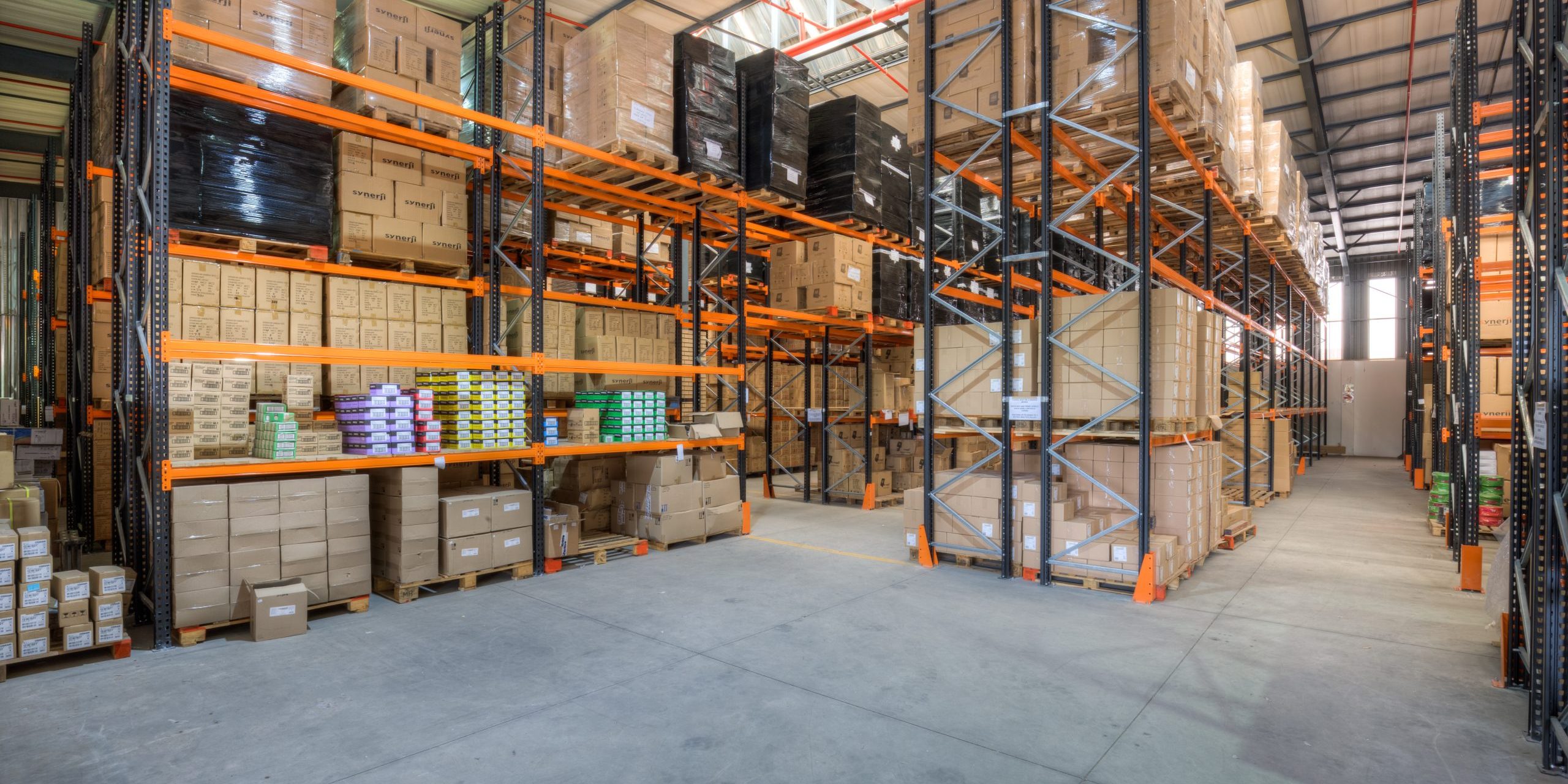 _J2P9060_1_2_3_4_5_6 Racking system packed up with boxes