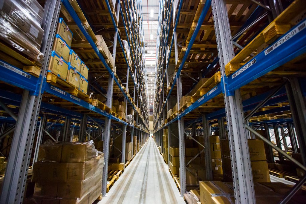 VNA racking system in a warehouse