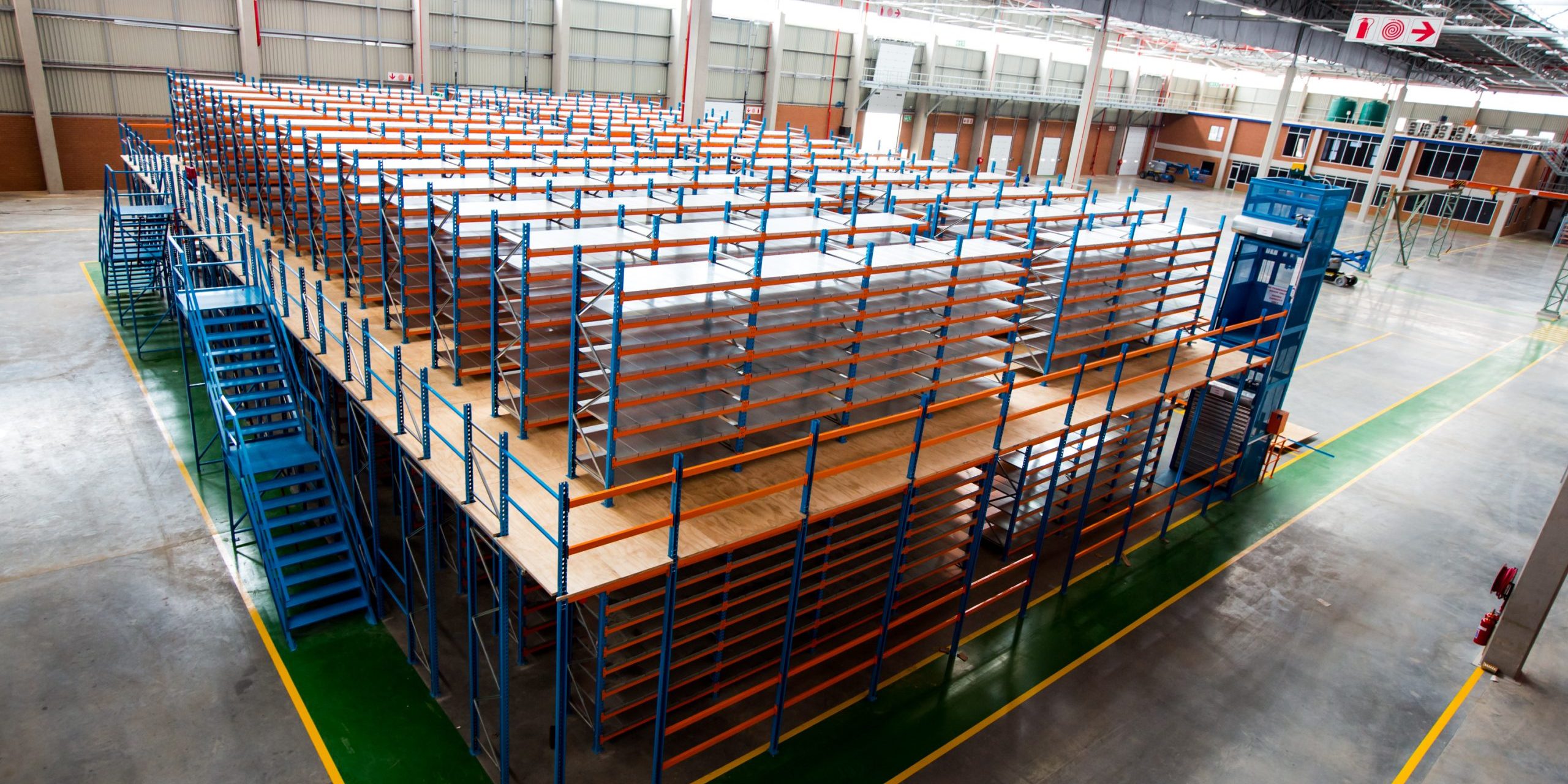 Krost-110 Rack-supported mezzanine floor in a warehouse