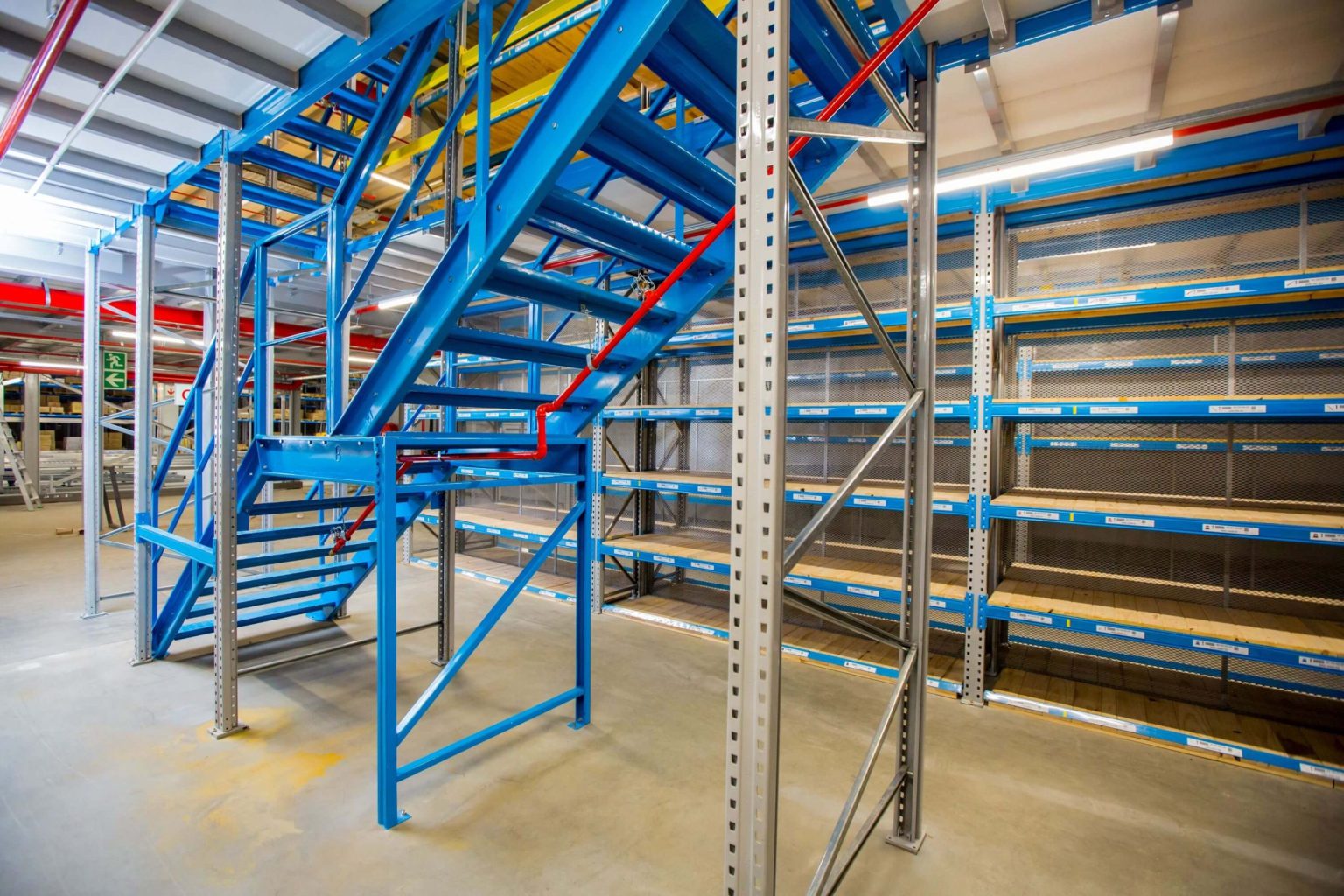 Catwalk vs. VNA Racking: Which is Best for You?