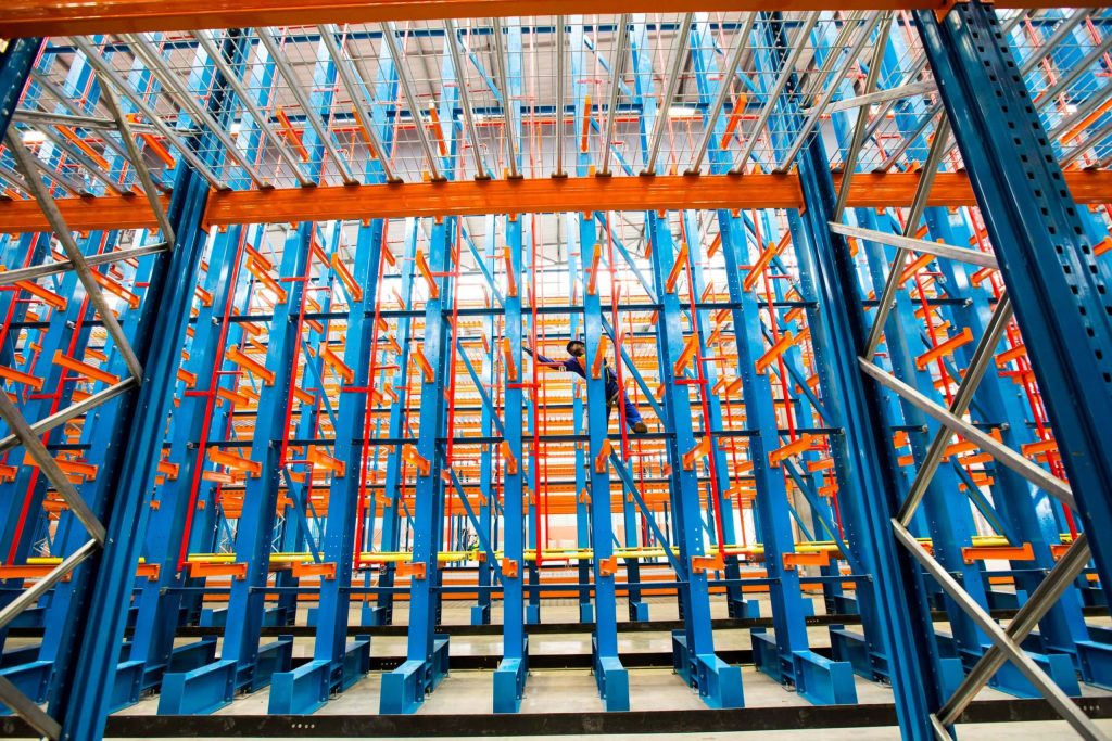 Cantilever racking vs. bolted shelving: Worker climbing a multilevel cantilever system