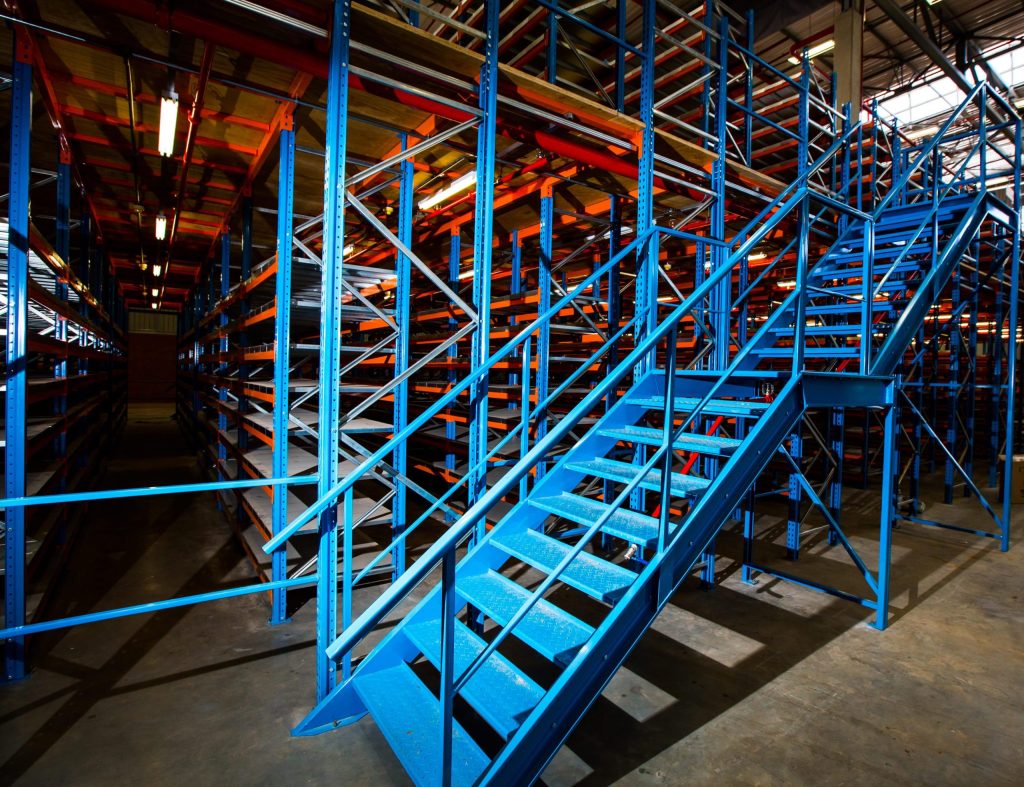 Selective storage racks vs. rack-supported floors: A rack-supported floor in a dark warehouse