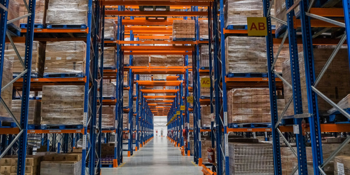 Blue wooden pallet type showcased in Krost racking system