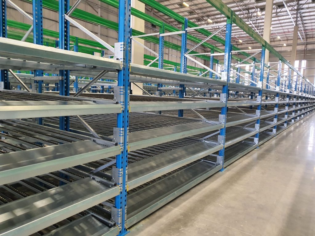 Carton live racking vs. structural mezzanines: An empty flow racking structure in a warehouse