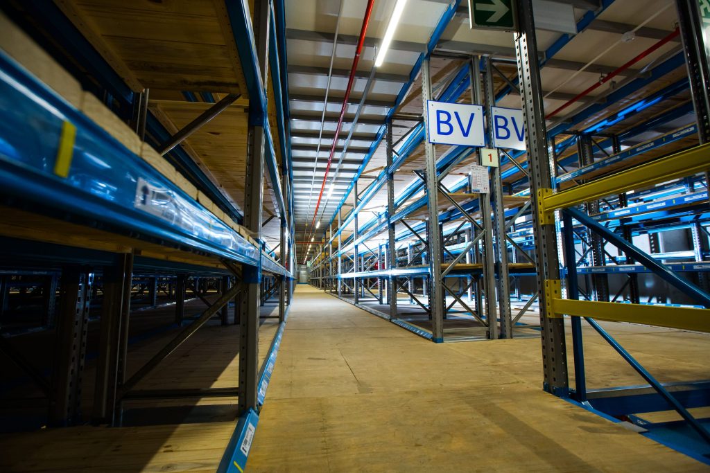 A catwalk racking structure in a compact warehouse, comparing catwalk vs. cantilever racking