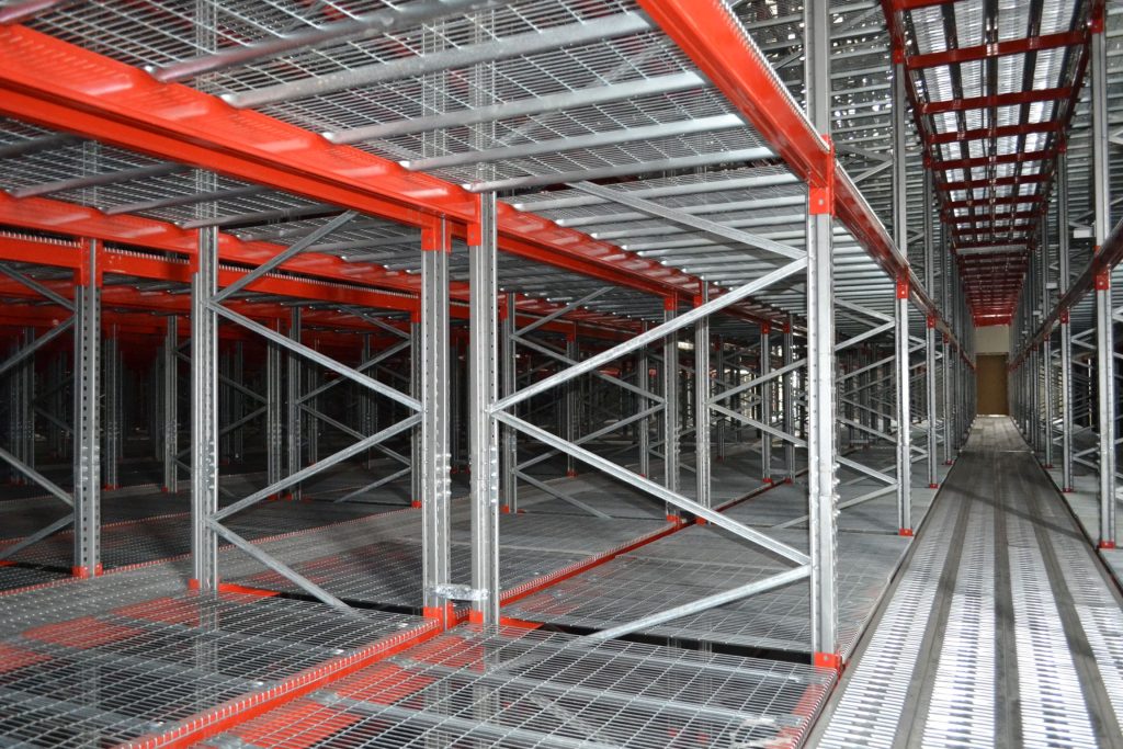 A catwalk rack shelf in an empty warehouse to compare warehouse shelving vs. catwalk racking